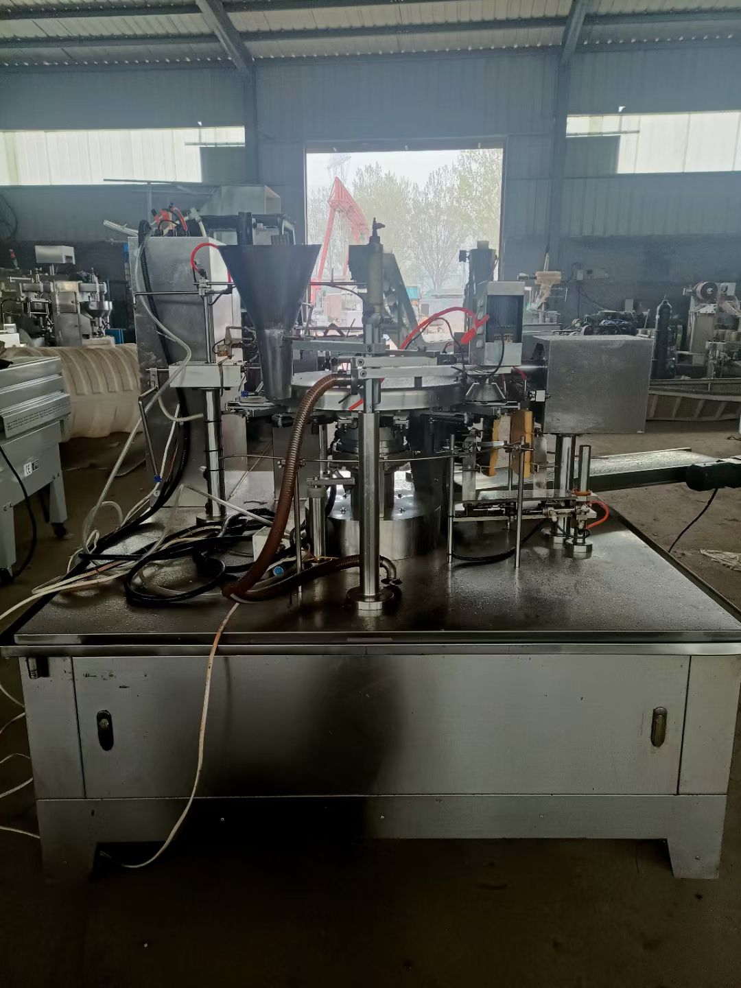 轉(zhuǎn)讓二手200型給袋式包裝機碗式上料機