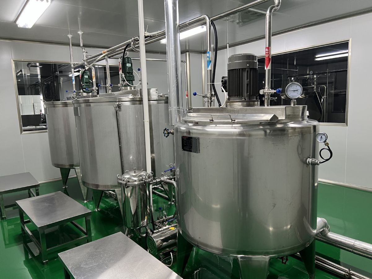 二手飲料廠的攪拌罐