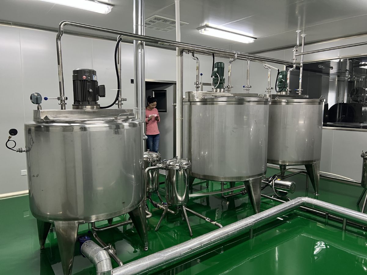 二手飲料廠的攪拌罐