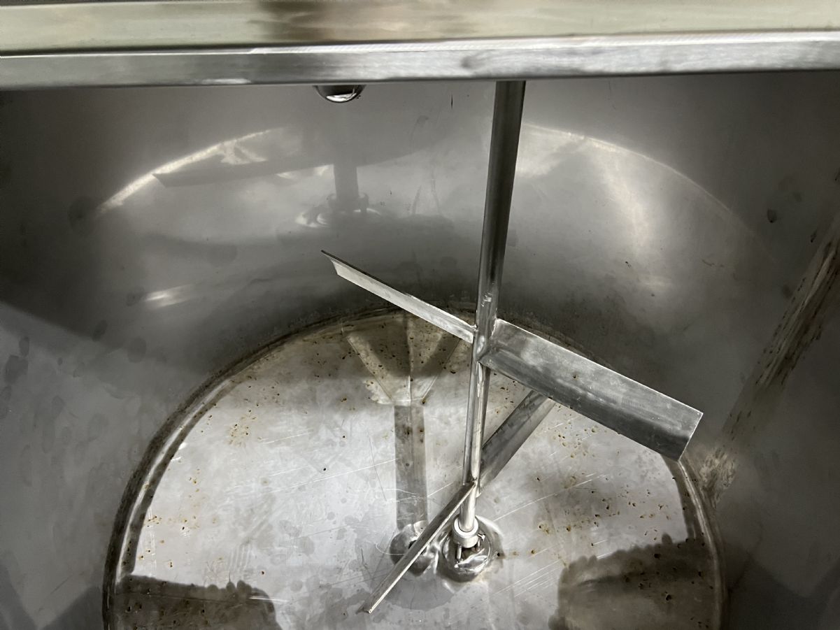 二手飲料廠的攪拌罐