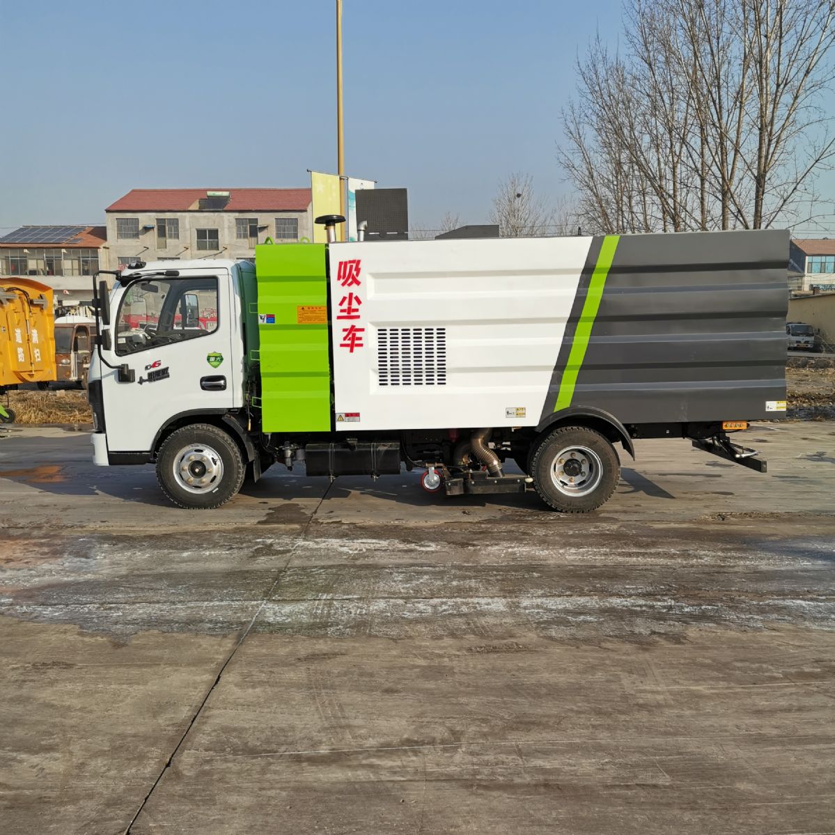 現(xiàn)車出售庫存掃路車 東風(fēng)掃路車