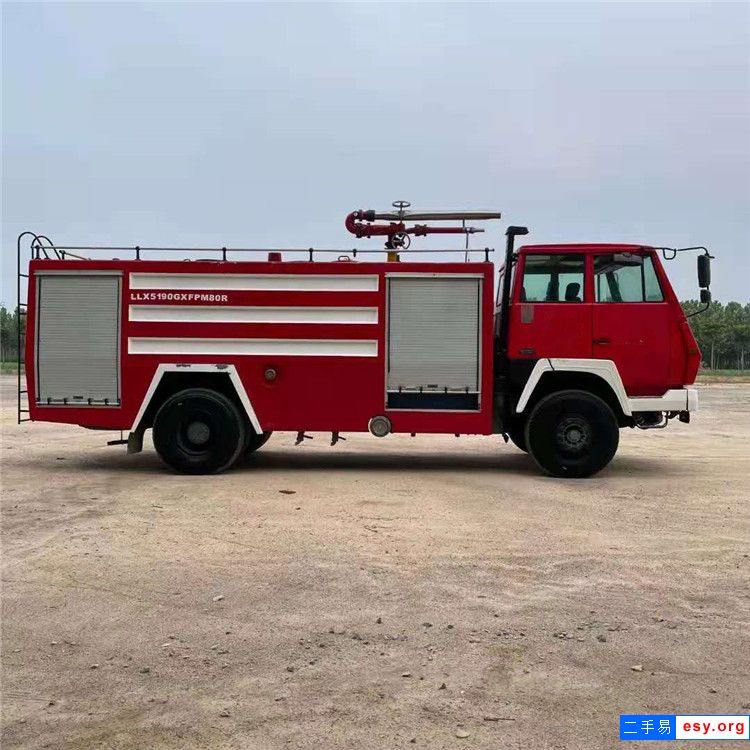 現(xiàn)車轉(zhuǎn)讓9成新水罐二手消防車 15噸消防車
