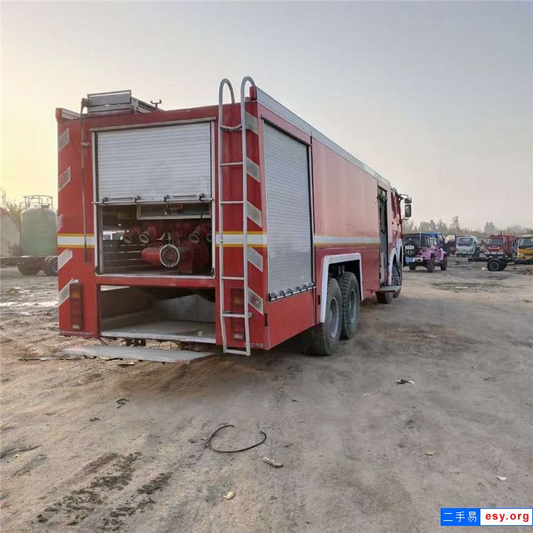 正規(guī)退役二手消防車(chē) 8成新車(chē)況