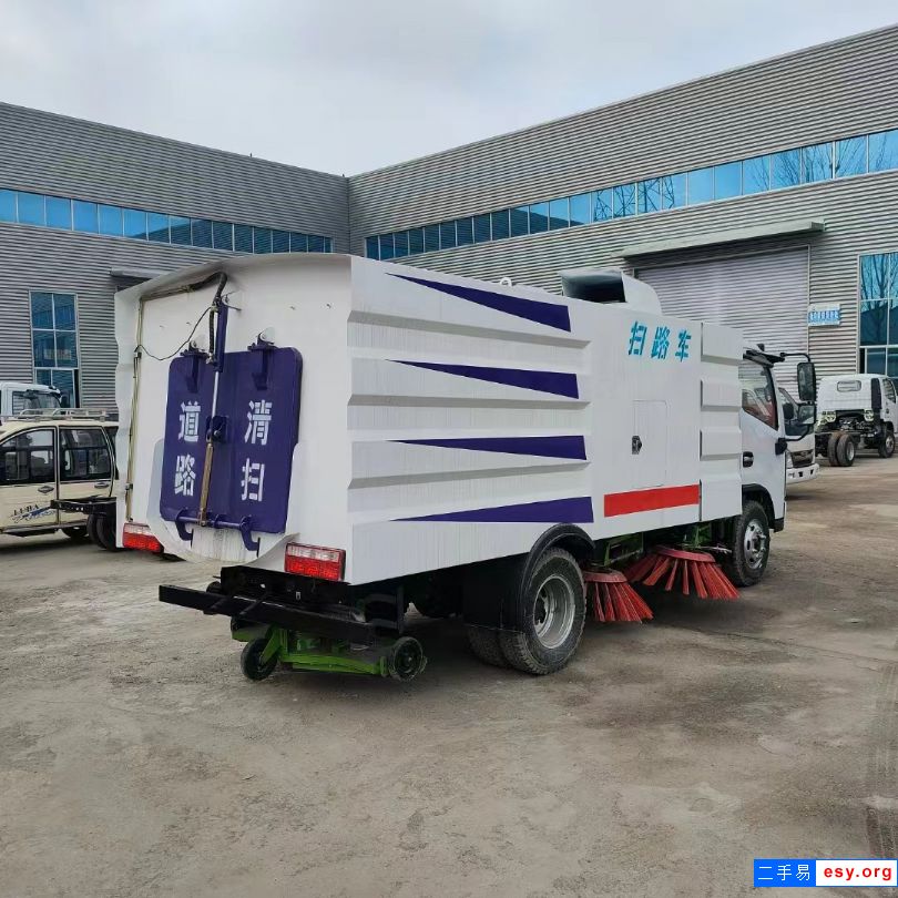 轉(zhuǎn)讓二手吸塵車(chē) 東風(fēng)吸塵車(chē)廠(chǎng)區(qū)清掃