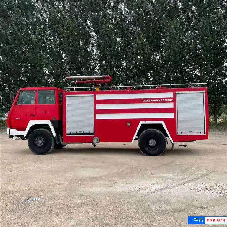 8噸二手消防車 大型救援車廠區(qū)消防車