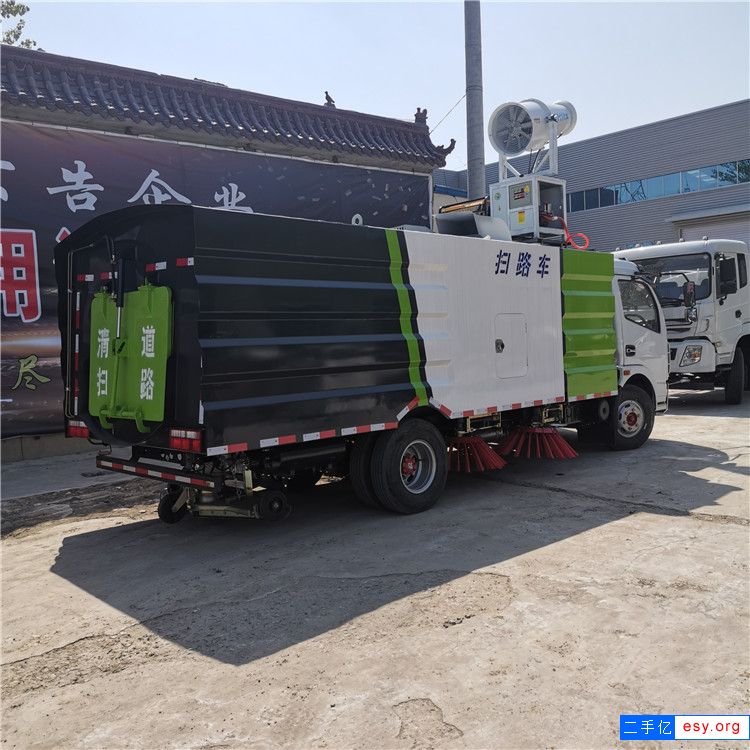 轉(zhuǎn)讓二手吸塵車 8噸廠區(qū)清掃車