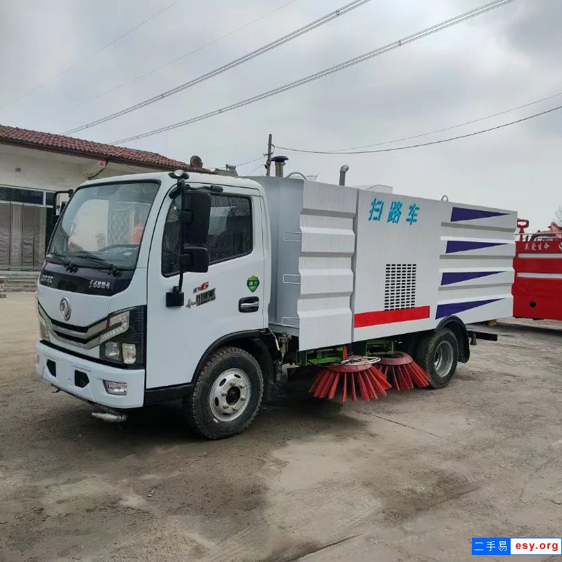 轉(zhuǎn)讓二手吸塵車(chē) 東風(fēng)吸塵車(chē)廠(chǎng)區(qū)清掃