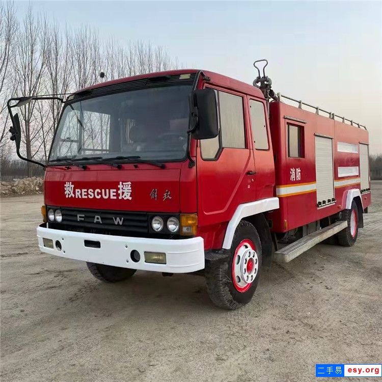 8噸二手消防車 大型救援車廠區(qū)消防車