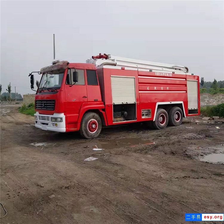 8噸二手消防車 大型救援車廠區(qū)消防車