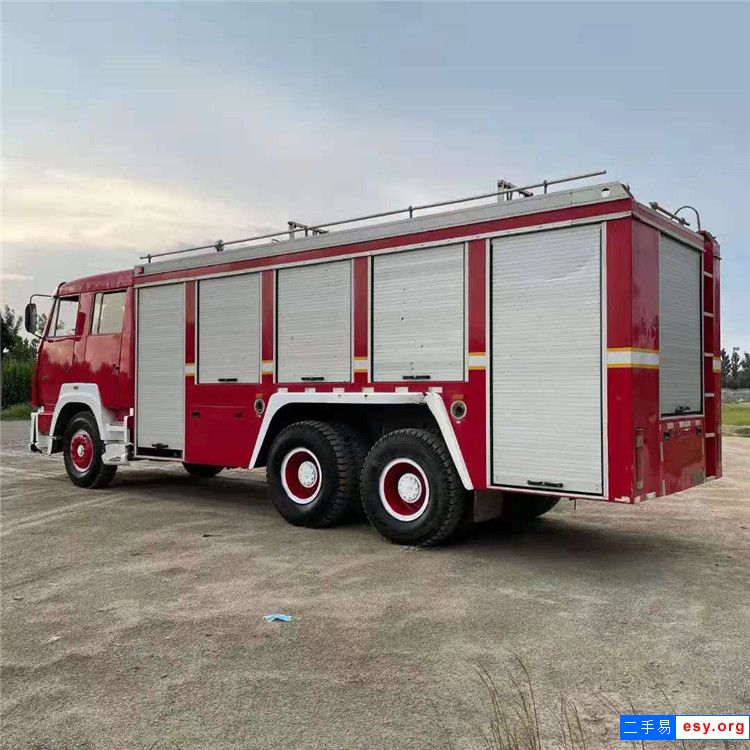 8噸二手消防車 工地救援消防車