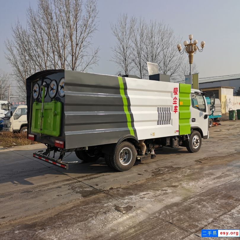 轉(zhuǎn)讓二手吸塵車(chē) 東風(fēng)吸塵車(chē)廠(chǎng)區(qū)清掃