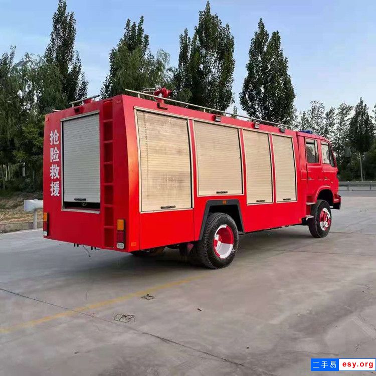 正規(guī)退役二手消防車 大型水罐消防車