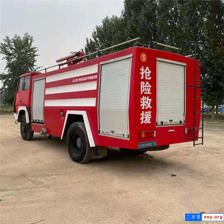 8噸二手消防車 大型救援車廠區(qū)消防車