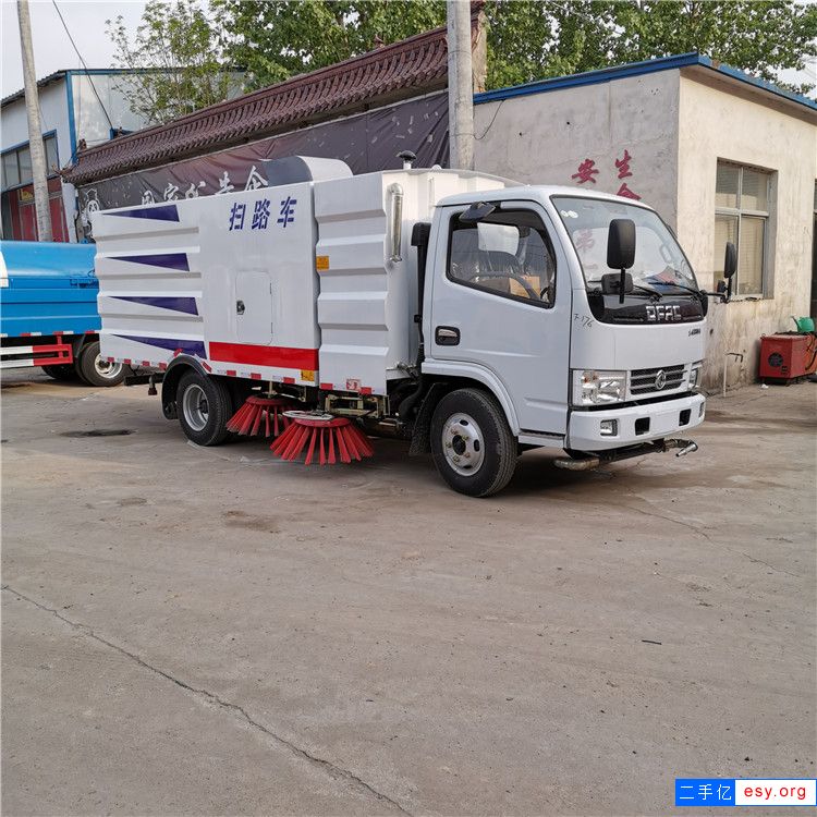 轉(zhuǎn)讓二手吸塵車 8噸廠區(qū)清掃車