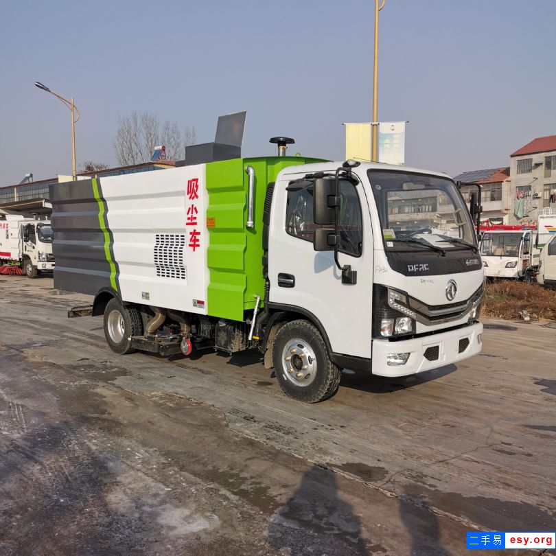 轉(zhuǎn)讓二手吸塵車(chē) 東風(fēng)吸塵車(chē)廠(chǎng)區(qū)清掃