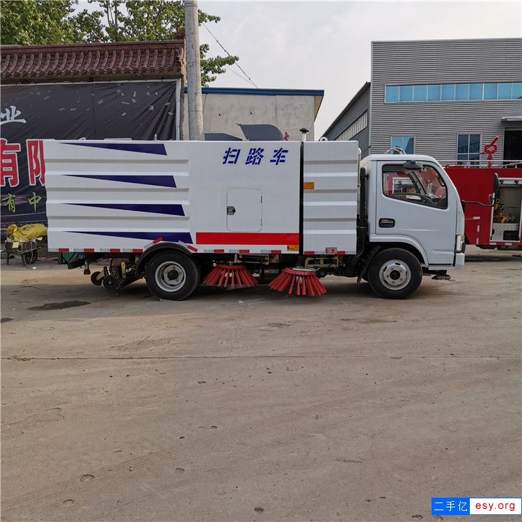 轉(zhuǎn)讓二手吸塵車 8噸廠區(qū)清掃車