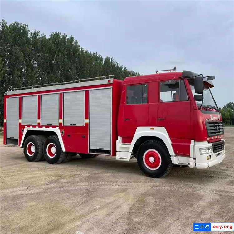 現(xiàn)車轉(zhuǎn)讓9成新水罐二手消防車 15噸消防車
