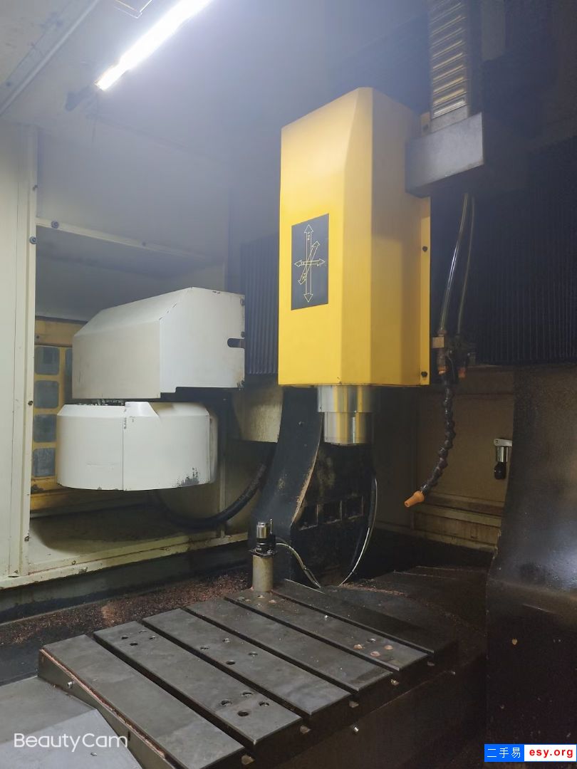 橫田650精雕機(jī)，新代21ma系統(tǒng)，帶12把斗笠刀庫，bT30氣動(dòng)主軸