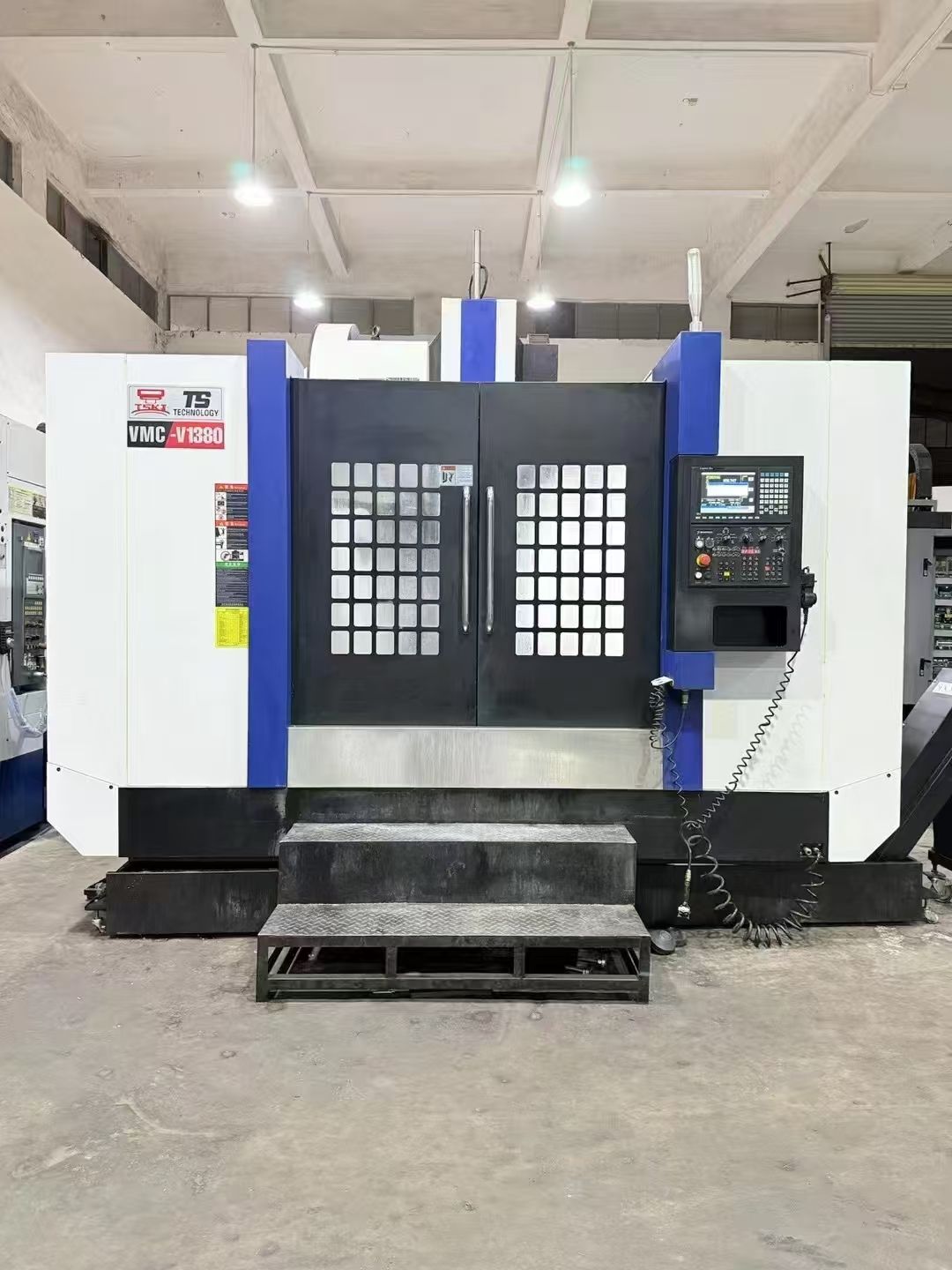 上新1??臺添順V-1380，BT50主軸8000轉(zhuǎn)，新代22MA系統(tǒng)