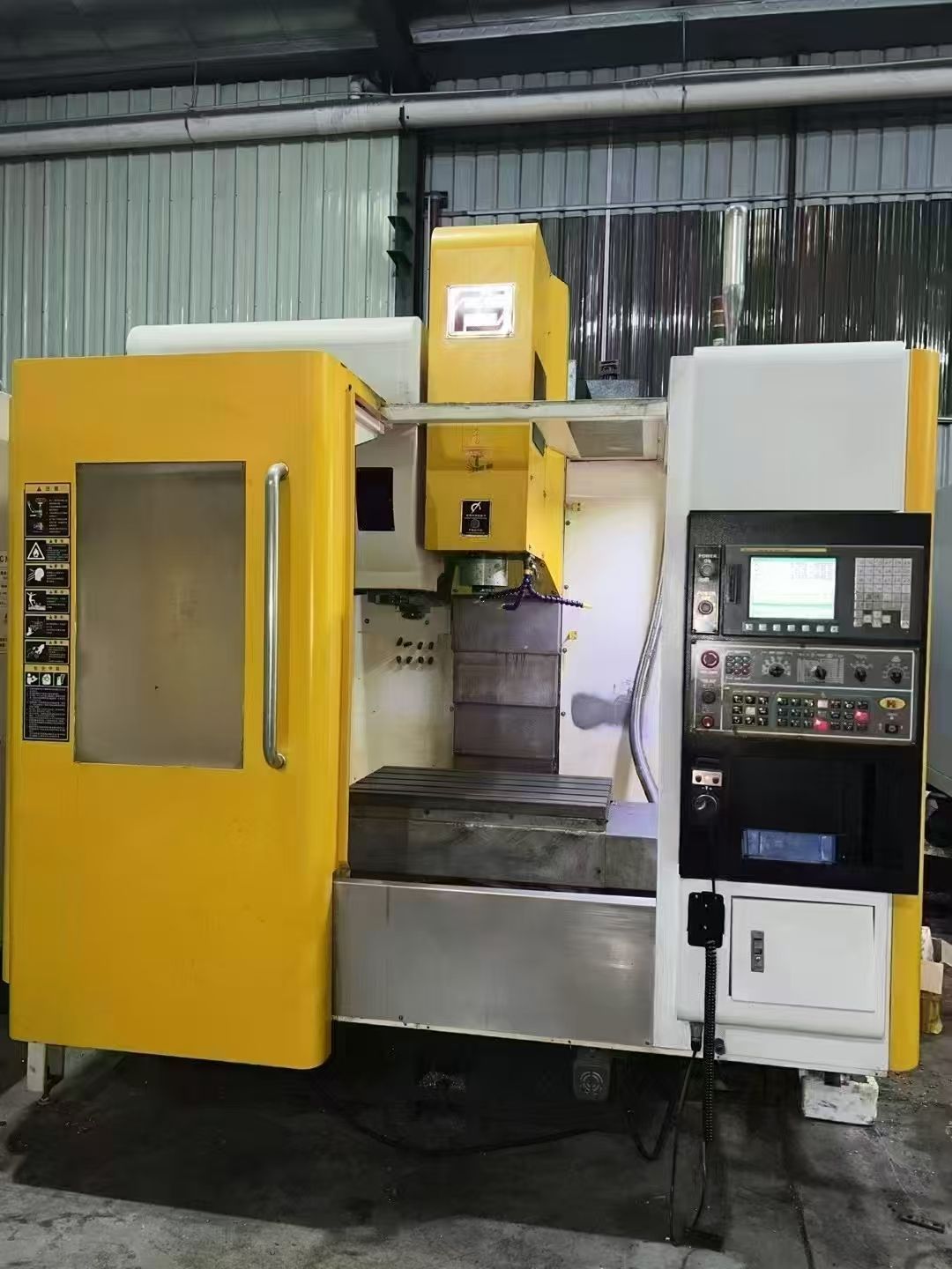 機況超好，臺灣中貿(mào)850三硬軌加工中心，主軸BT40/8000轉(zhuǎn)