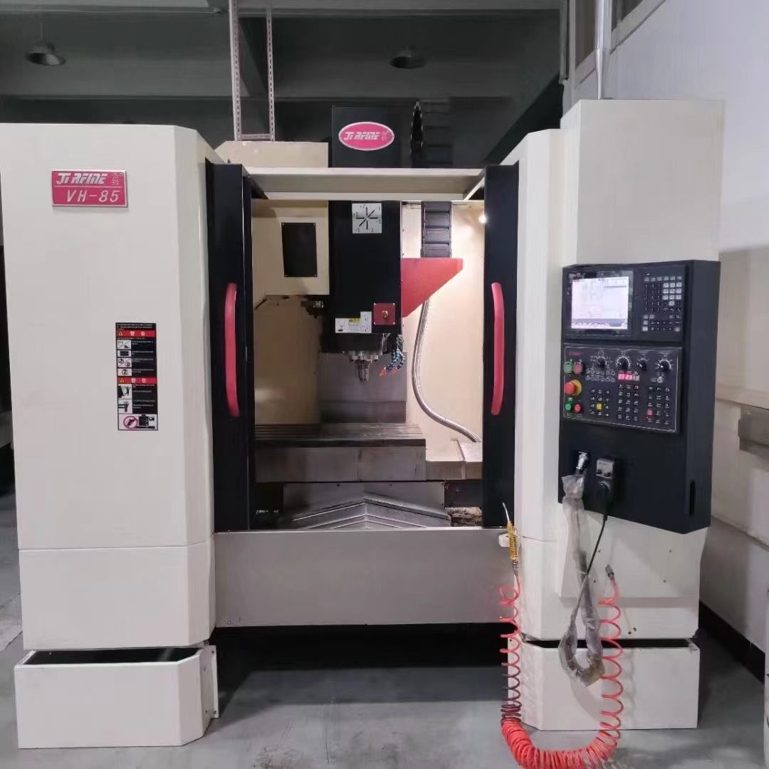 轉(zhuǎn)讓喬鴻650雕銑機，新代21MA系統(tǒng)，安川7系驅(qū)動電機，機好價便