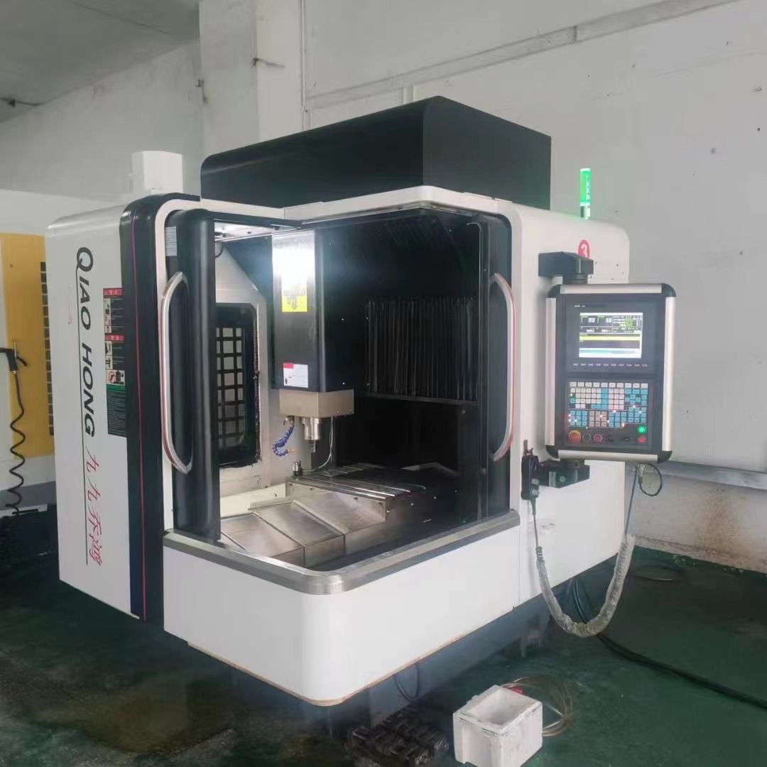 喬鴻650雕銑機，新代21MA系統(tǒng)，安川7系驅(qū)動電機，新機二手價