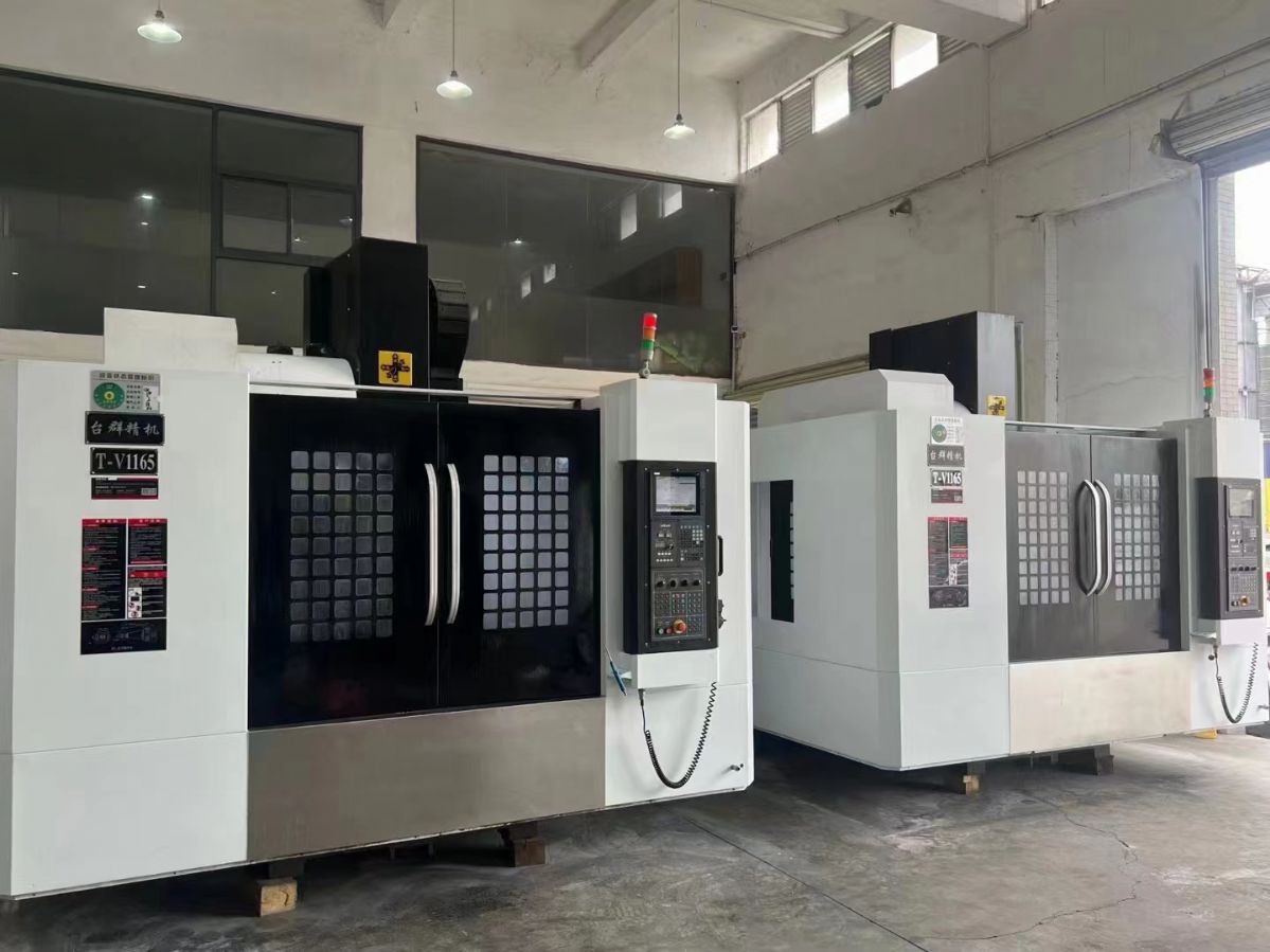 準(zhǔn)新臺(tái)群精機(jī)重型T-V1165，行程1100*650*600，三軸滾柱