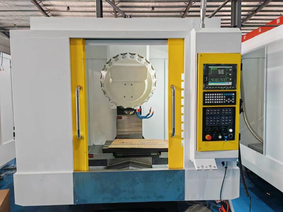 全新T600 T700鉆攻機(jī)器，新代*系統(tǒng)，21把伺服刀庫(kù)，性價(jià)比特