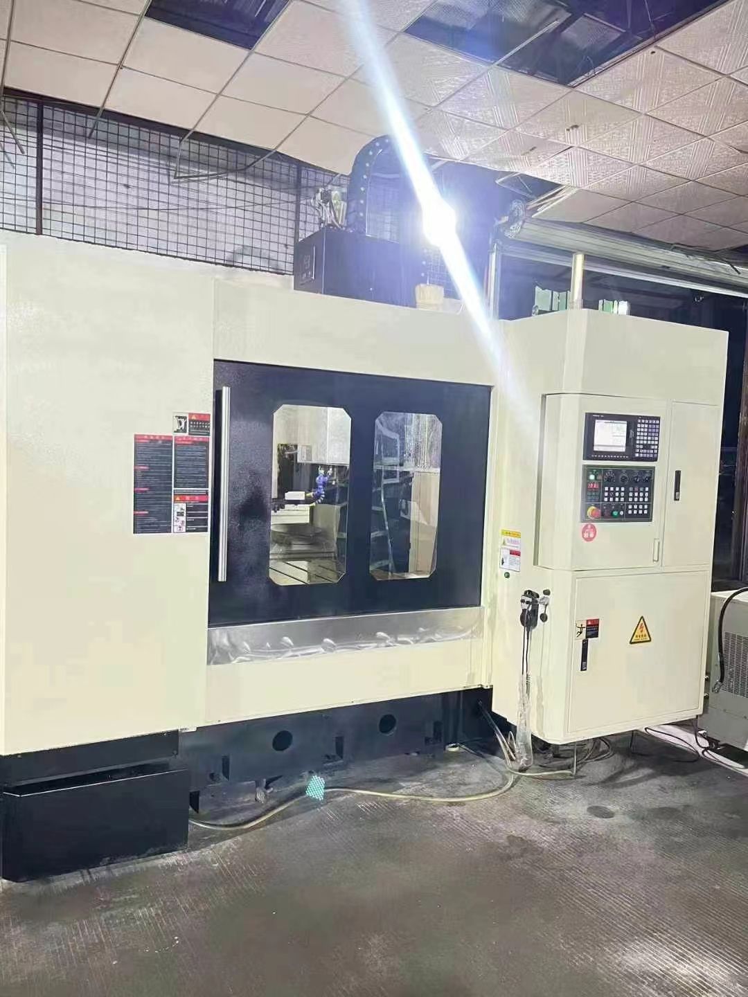 驚爆價(jià)麗池870龍門雕銑機(jī)、三菱m70、BT40