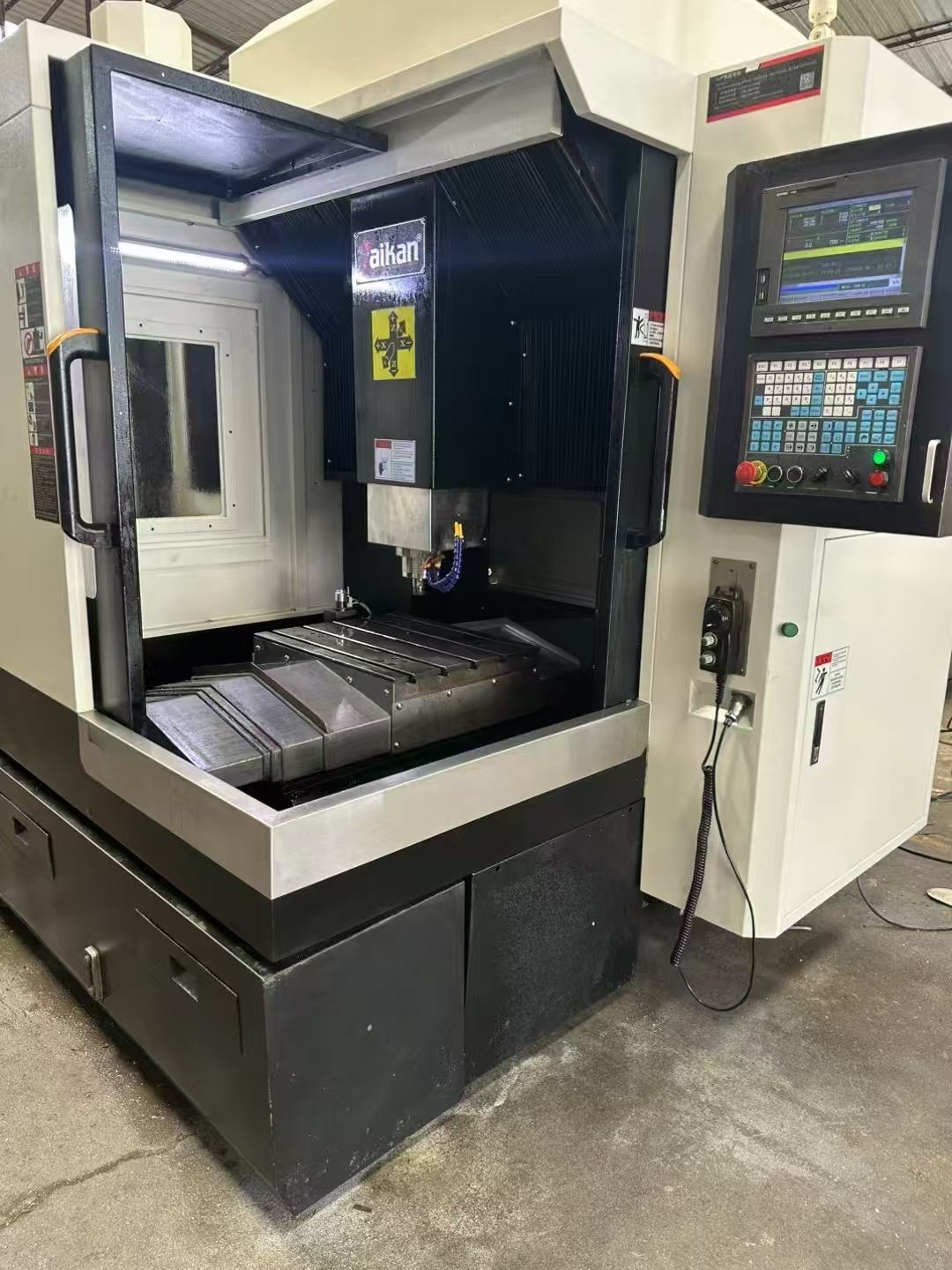 上新雙胞胎臺(tái)群650精雕機(jī)