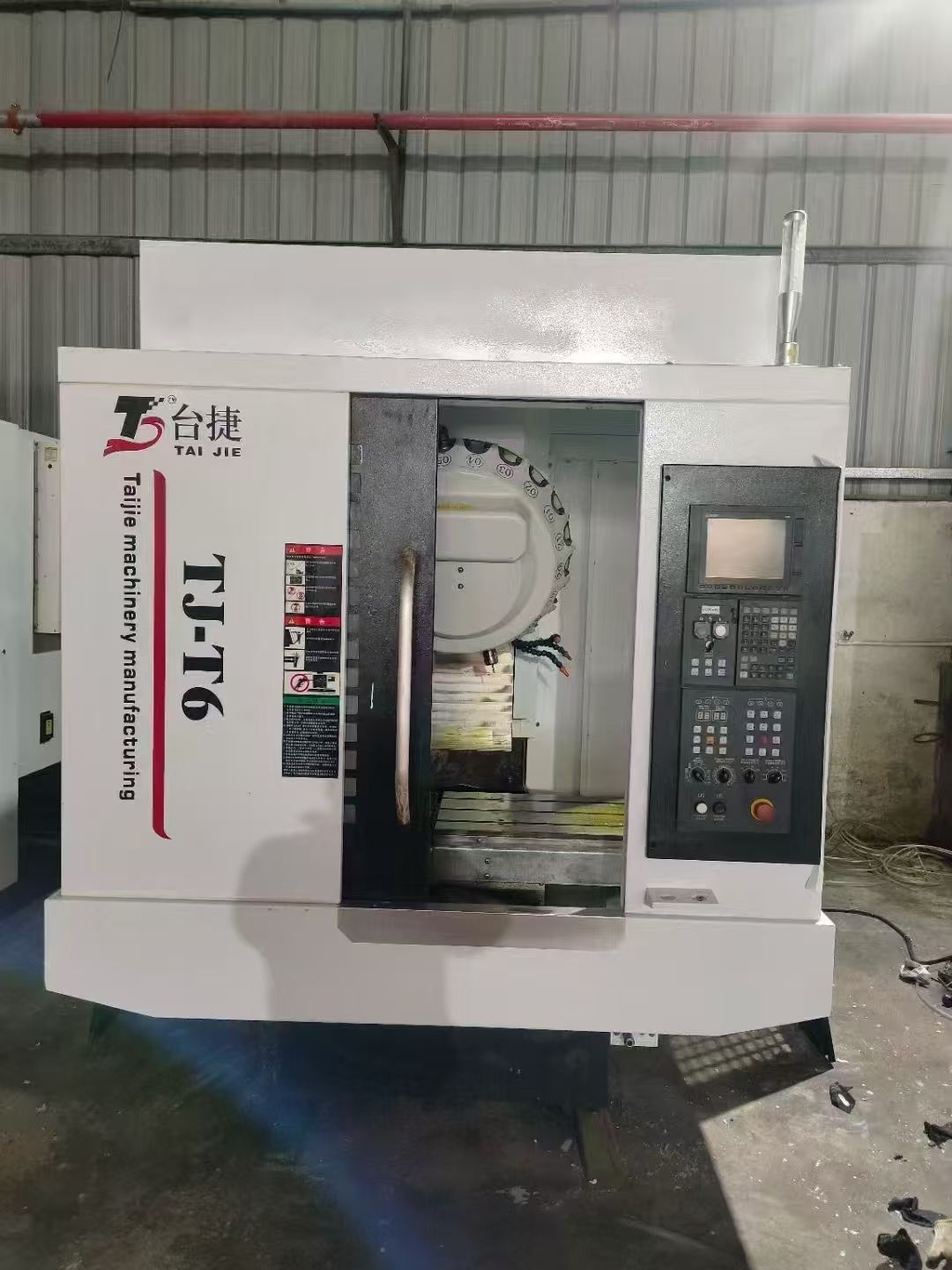 特價仕興鴻V8重型三線軌加工中心,bt40主軸24吧刀庫