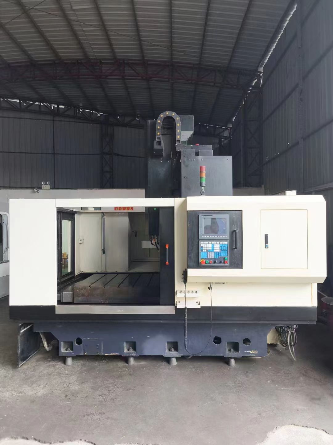 恒裕1210重型龍門雕銑機(jī) 新代21ma系統(tǒng)，bt40機(jī)械主軸直連12