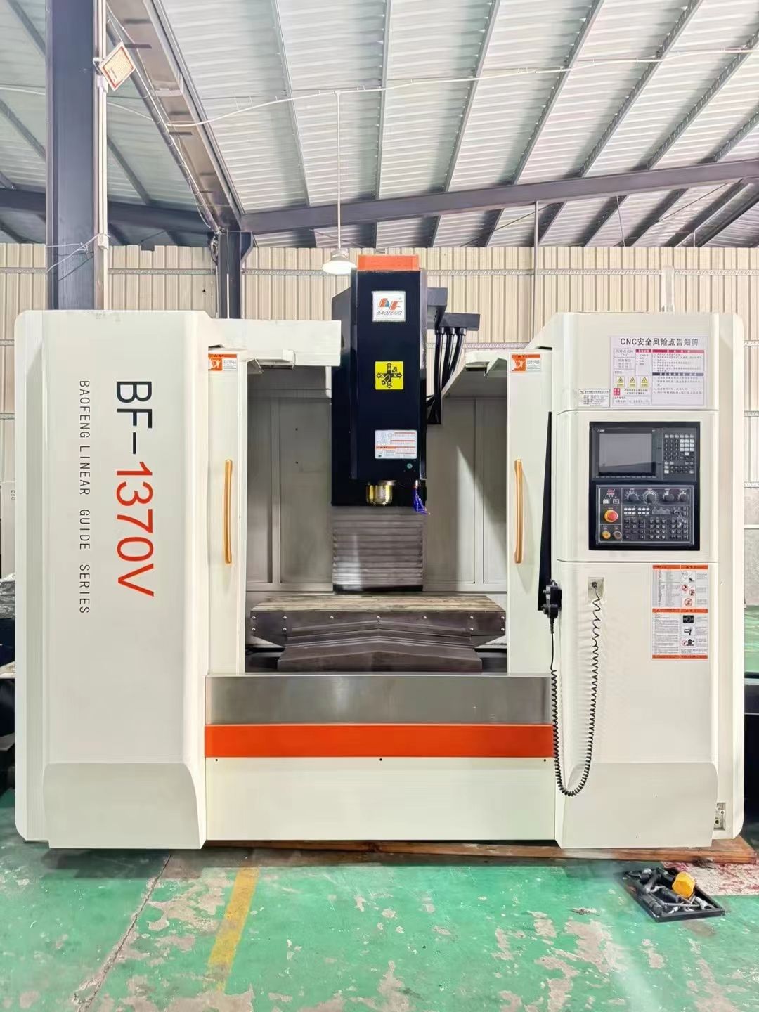 佳富1480、寶峰1370  重型三線模具機，準新機二手價，無刀庫，機