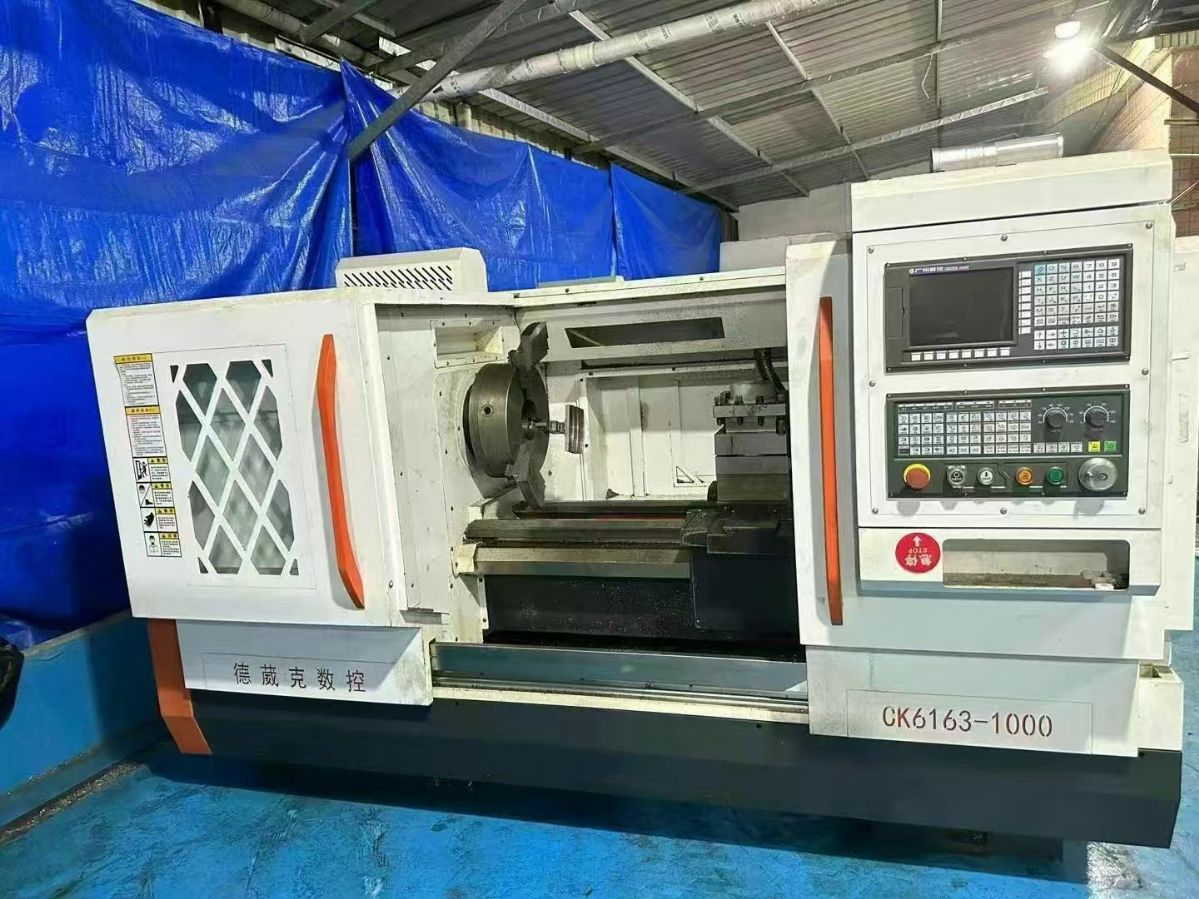 重型保雞v850三線軌加工中心,配有刀臂刀庫,兩線一硬配置