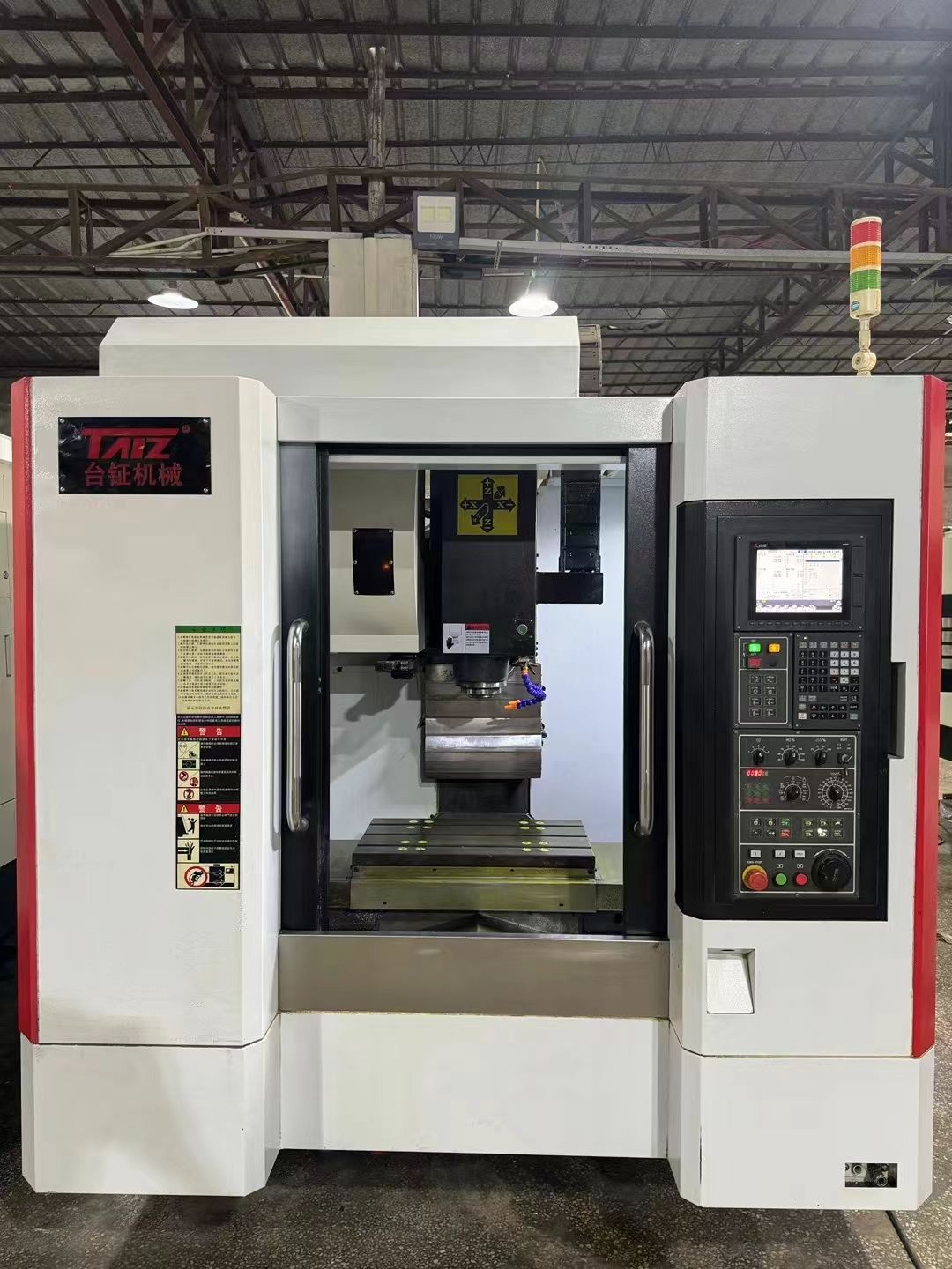 特臺(tái)征V6三菱M80系統(tǒng) BT40主軸10000轉(zhuǎn)帶油冷機(jī) 三軸線軌