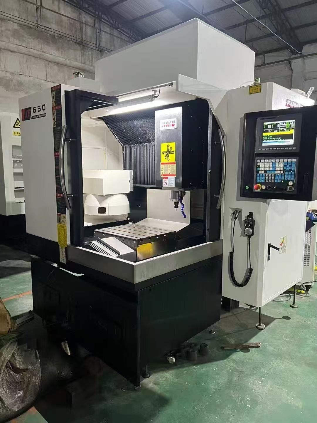 原装台湾东台QVM-1100重型加工中心,三轴线轨