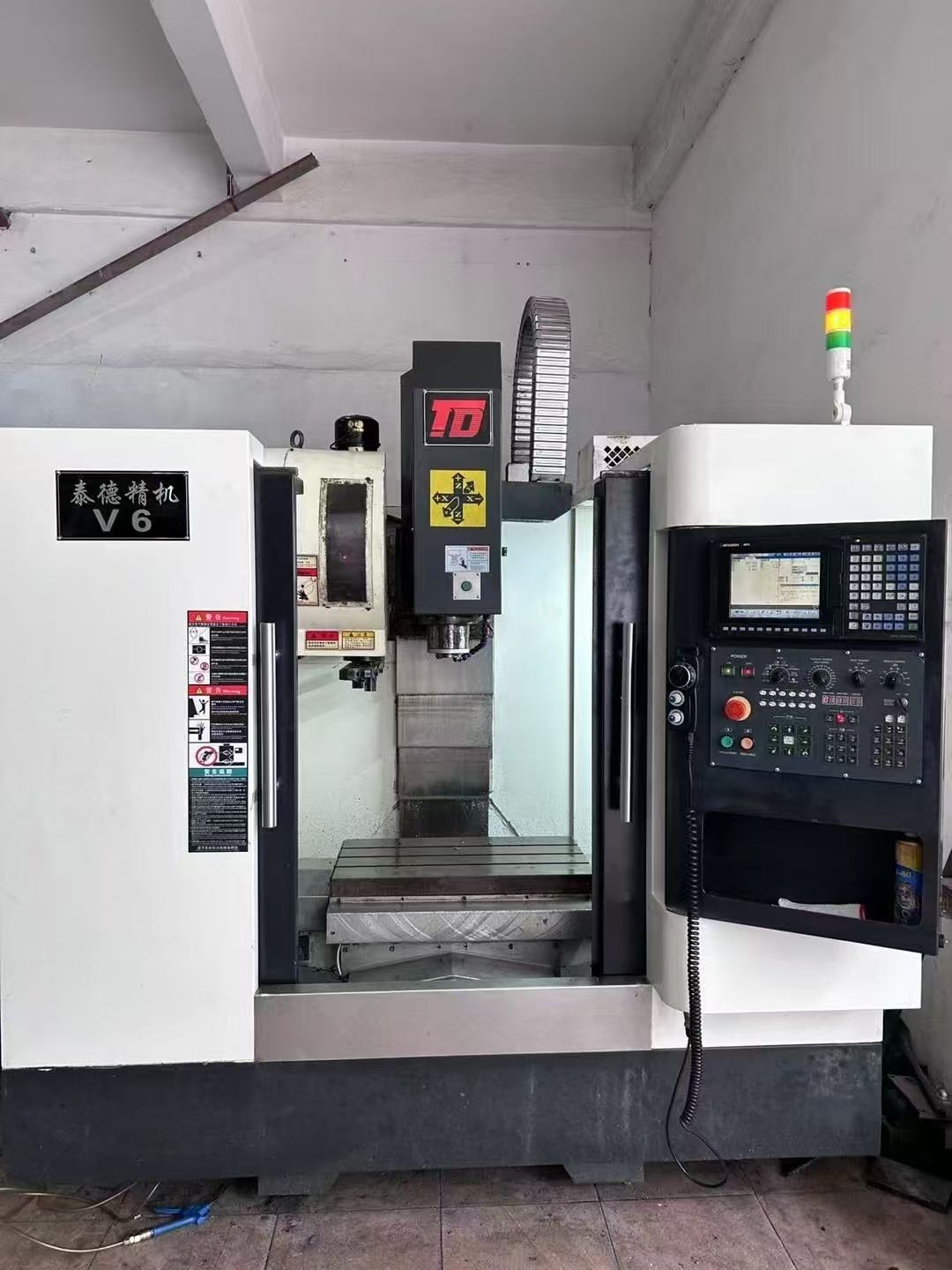 特價(jià)世通870精雕機(jī)，新代21系統(tǒng)，BT40帶法蘭主軸