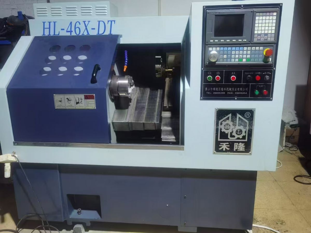 上新一臺46禾隆刀塔機(jī),新代系統(tǒng),日本安川伺服
