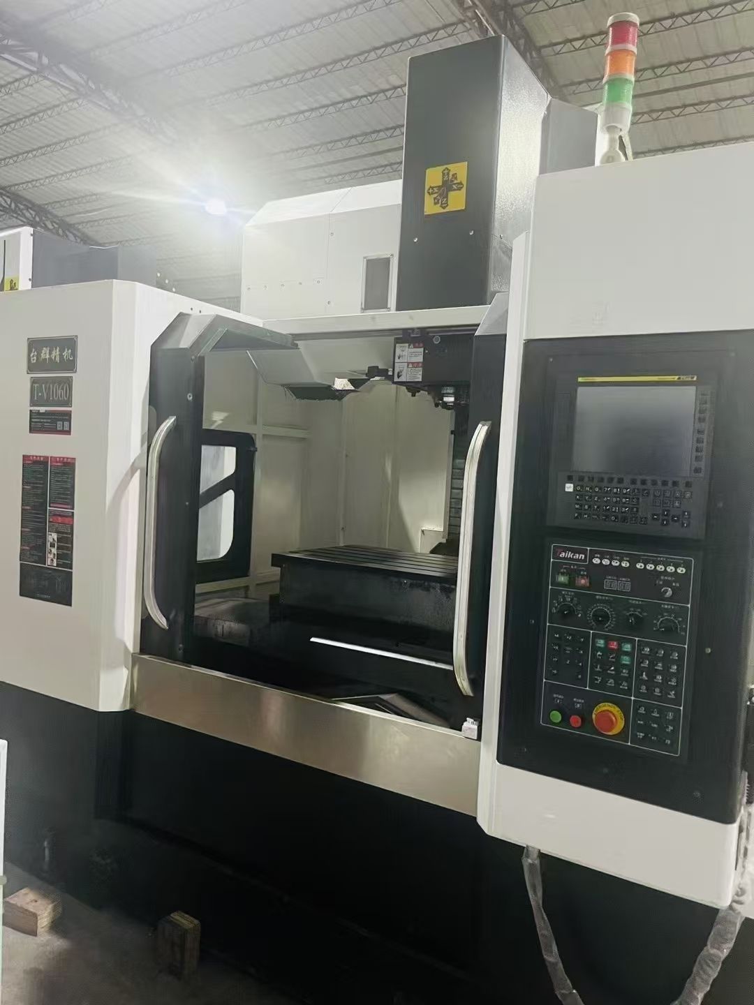 上新正佑1580三硬軌重型加工中心