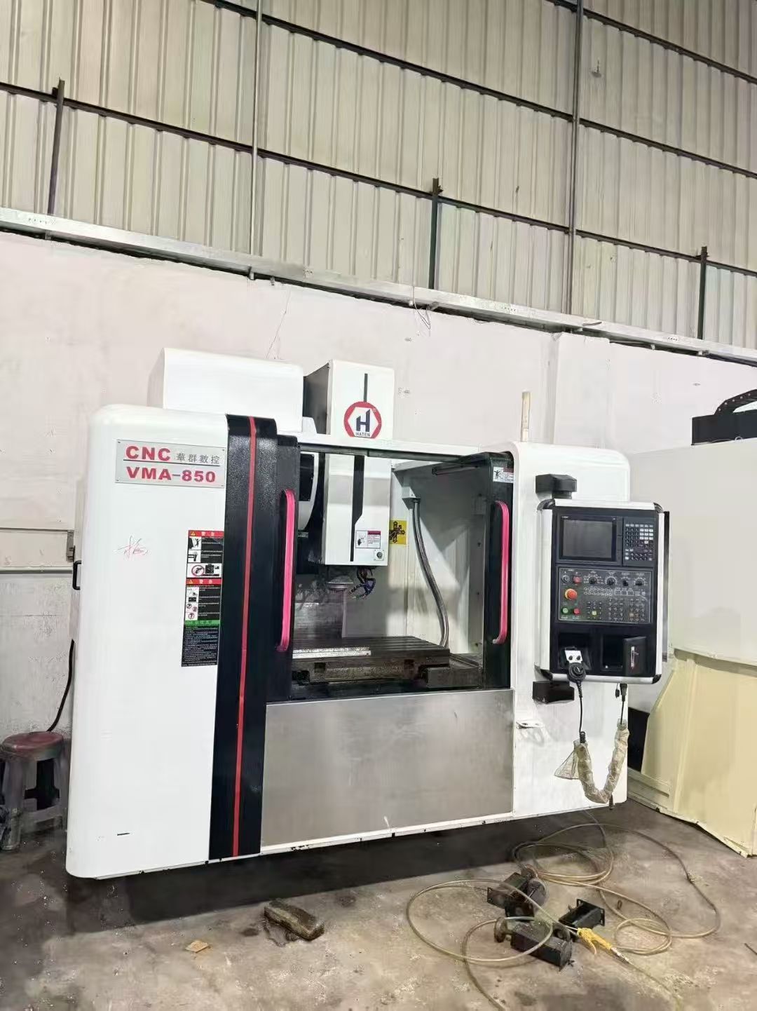 雙胞胎華群V850三線軌加工中心，三菱M80系統(tǒng)