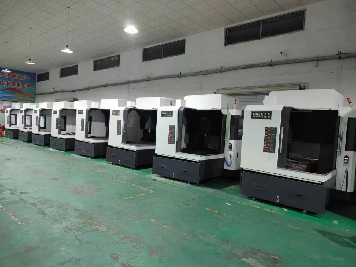 大立870精雕機多臺，創(chuàng)能床身，主軸7.5千瓦24000轉(zhuǎn)，帶油冷機，