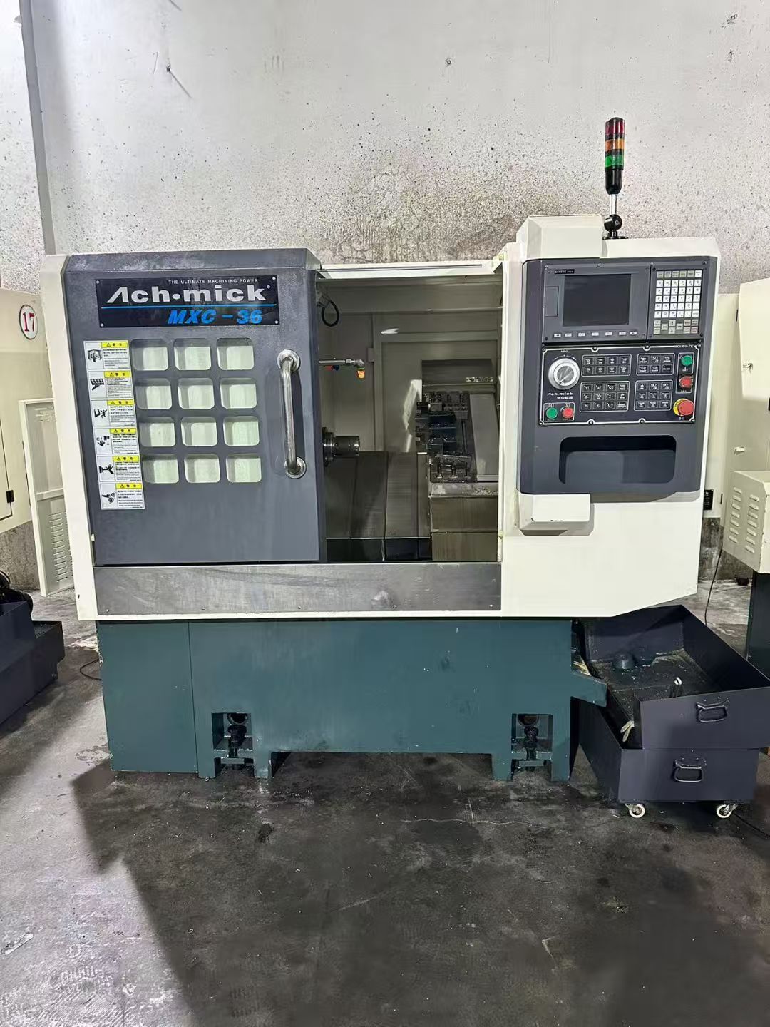 上新佳富V6三线轨加工中心,三菱M70系统和M80系统都有,主轴直联1