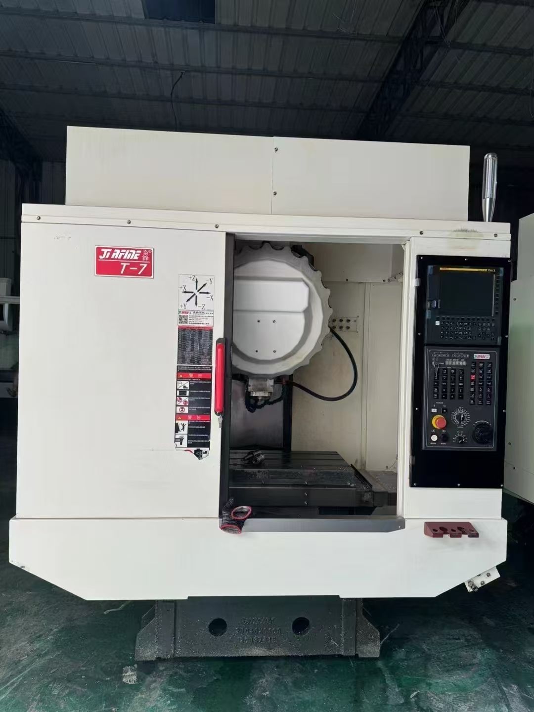機況超好，臺灣中貿(mào)850三硬軌加工中心，主軸BT40/8000轉(zhuǎn)
