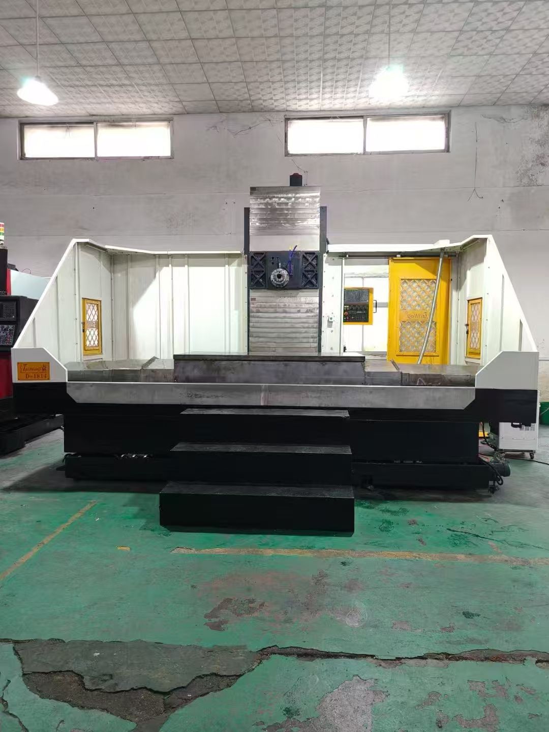 臺灣麗偉t1580L三軸線軌重型加工中心，主軸BT50/8000轉(zhuǎn)，發(fā)