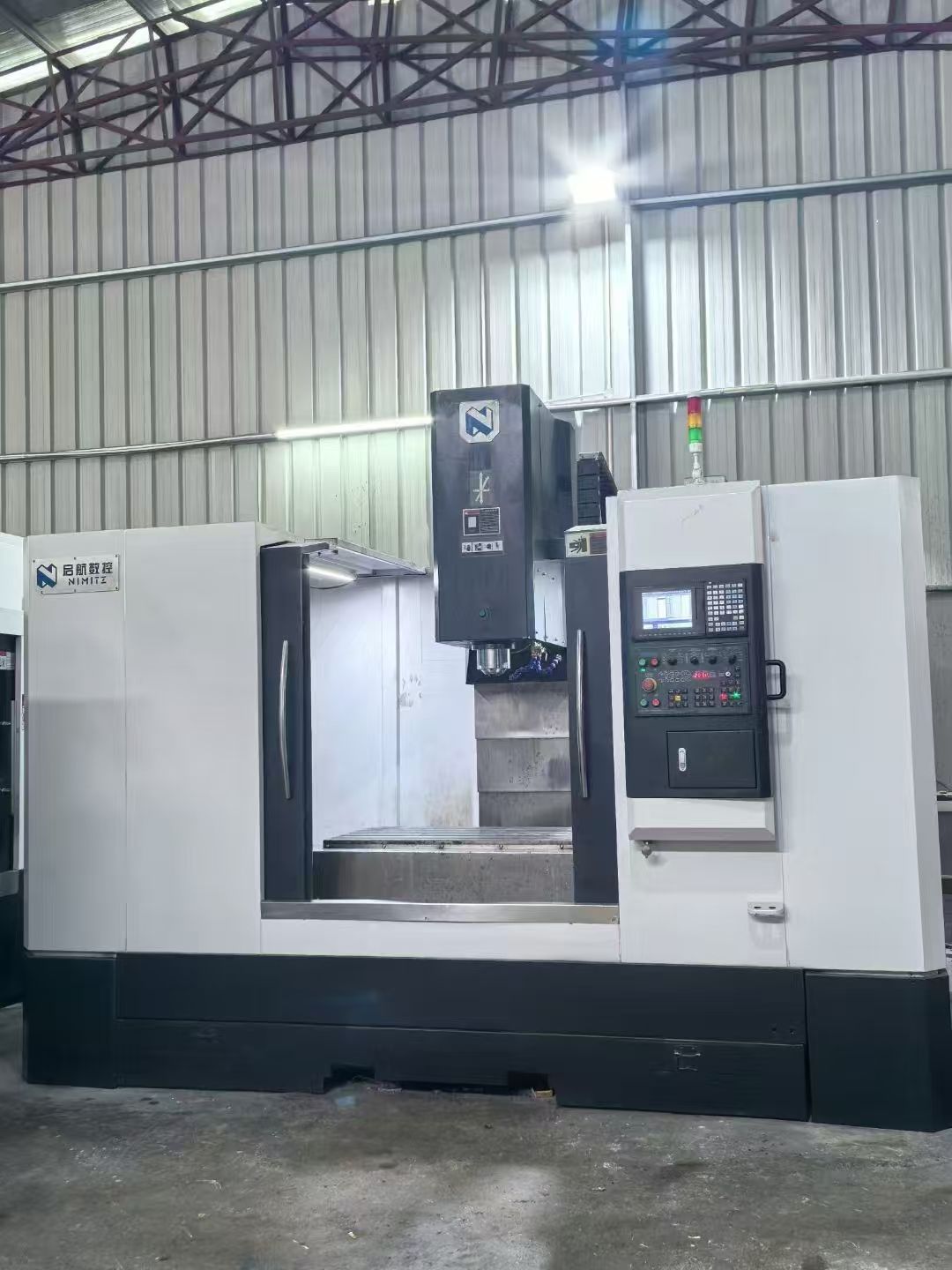 特價(jià)模具專業(yè)機(jī)型啟航1060三硬軌，BT40皮帶主軸8000轉(zhuǎn)