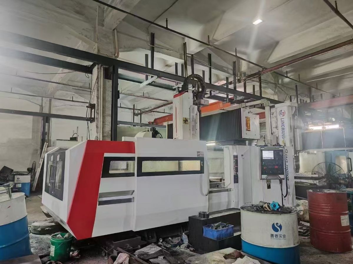 性價(jià)比頂高恒裕650精雕機(jī),新代21ma系統(tǒng),bt30帶8把直排刀庫(kù)