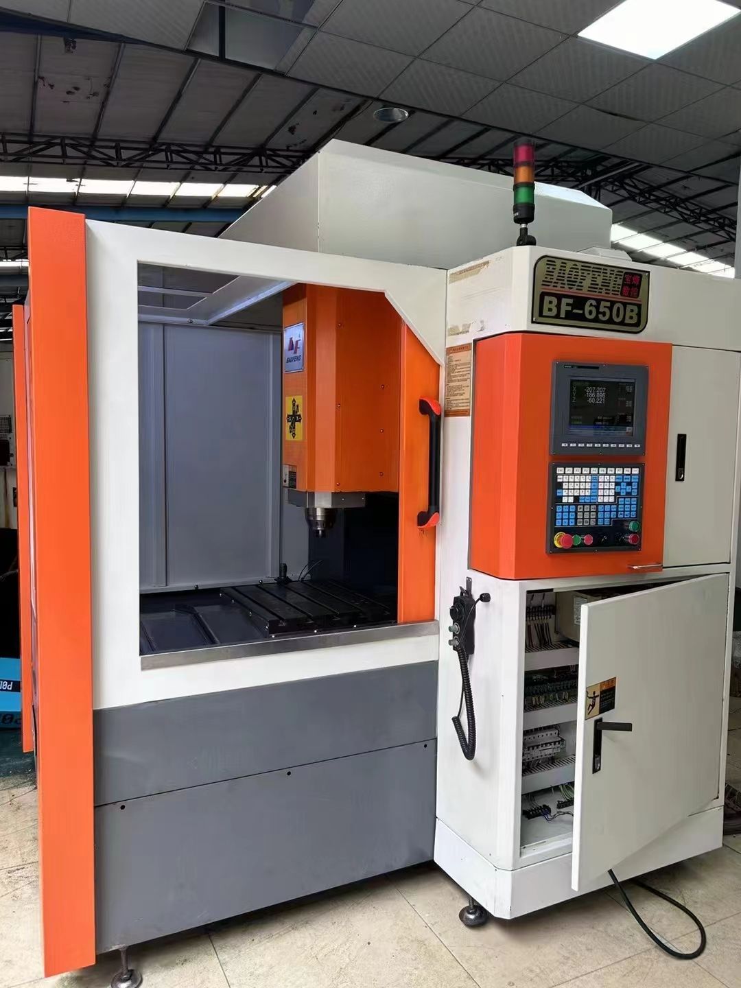 到貨9成新寶烽650精雕機ER32主軸7.5kw24000轉(zhuǎn)新代21系