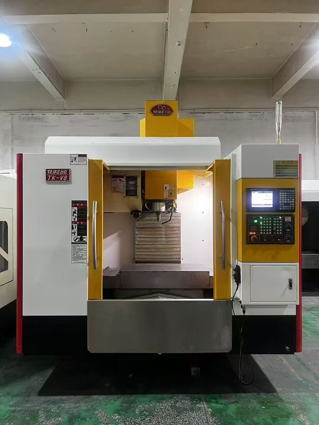 特價(jià)雙胞胎臺(tái)克V855三線軌加工中心，三菱M70系統(tǒng)