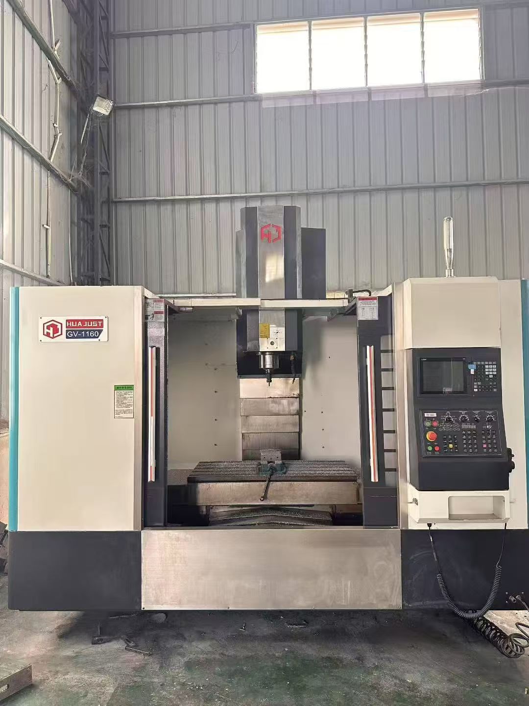 巨岡v850三線軌加工中心，新代C80系統(tǒng)