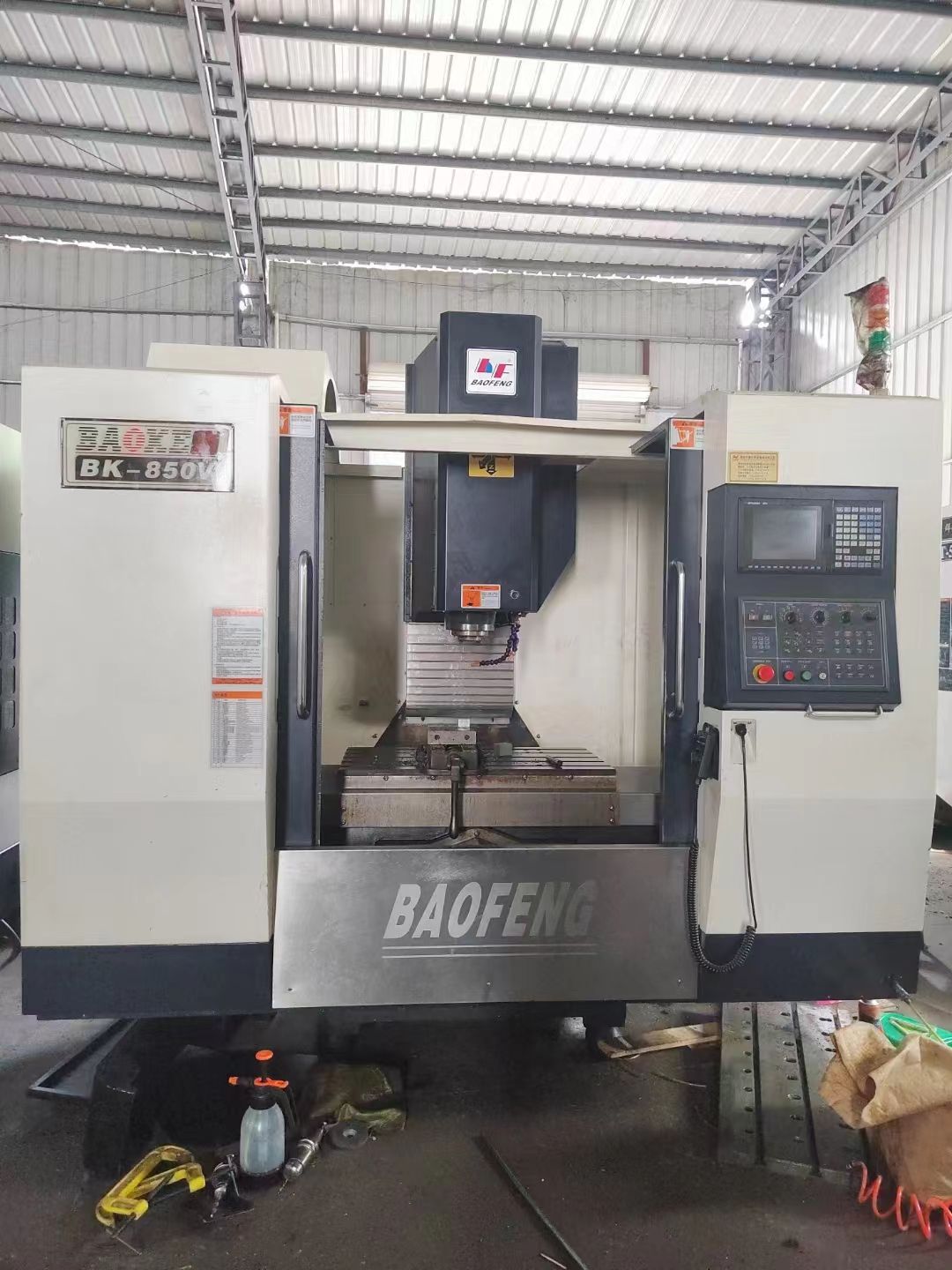 原汁原味寶烽v850三線軌 三菱m70系統(tǒng)，臺(tái)灣唯隆主軸12000轉(zhuǎn)速